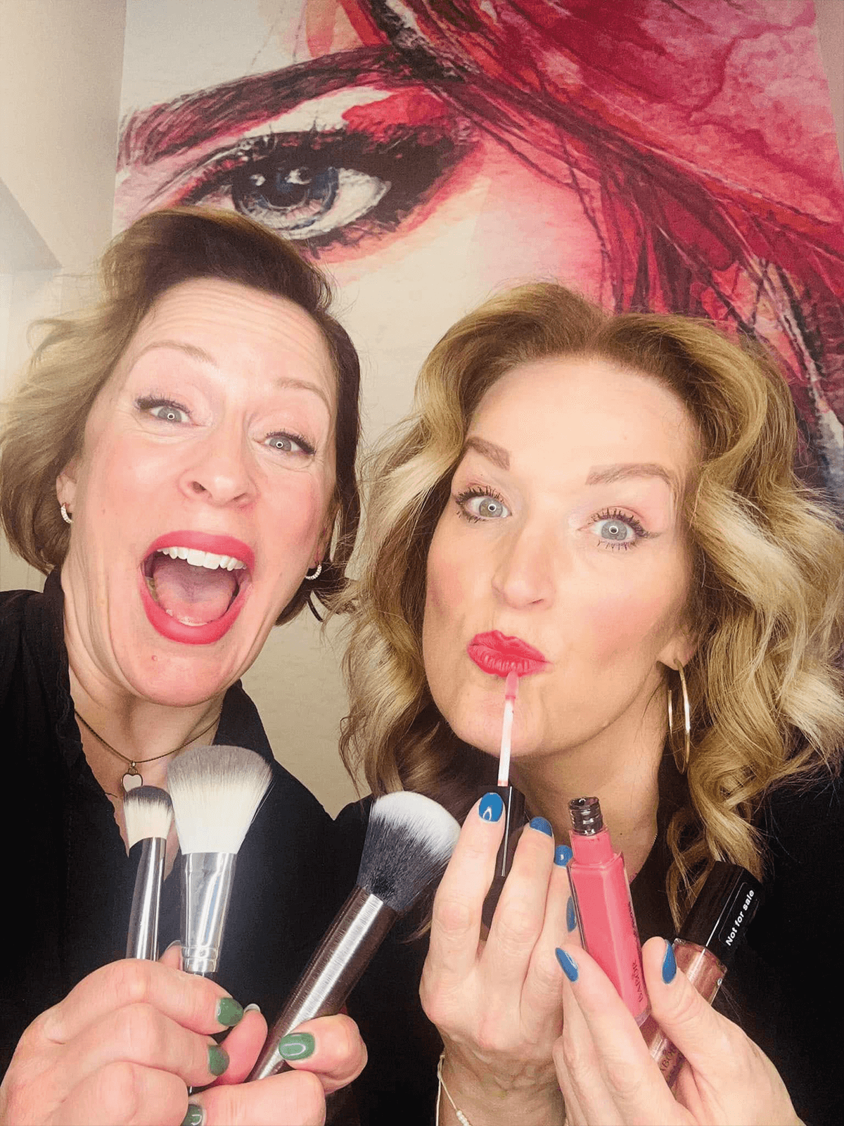 Steph et Nath qui sont fières d'elles et qui veulent véhiculer un message de confiance en soi